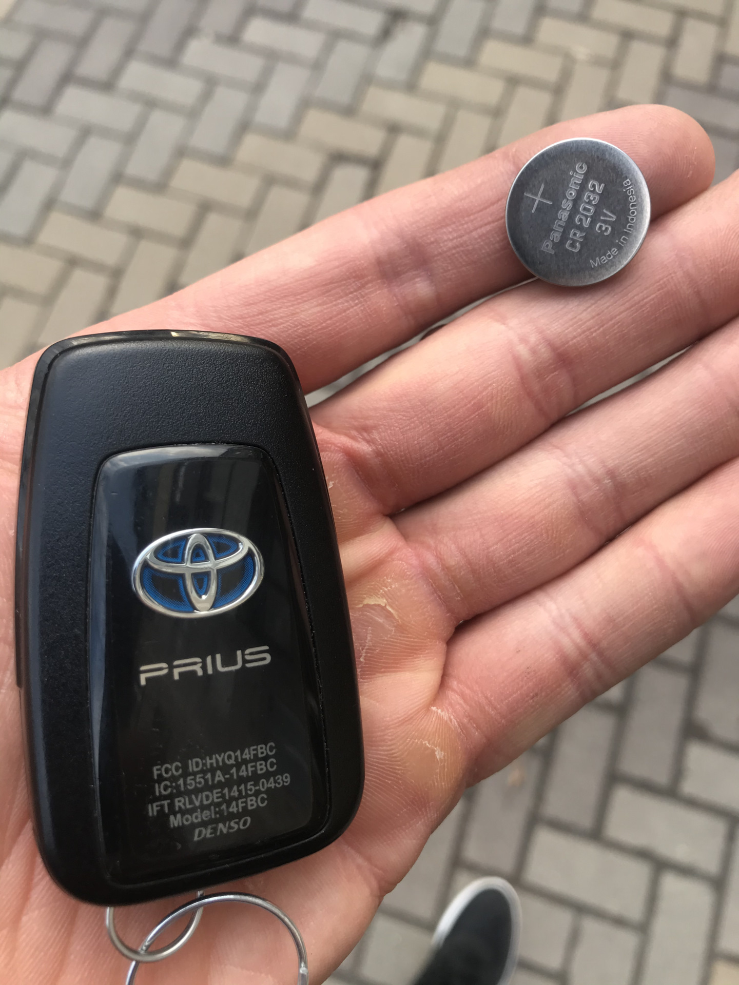 Замена батарейки ключа Toyota Prius 50 — Toyota Prius (50), 1,8 л, 2017  года | своими руками | DRIVE2