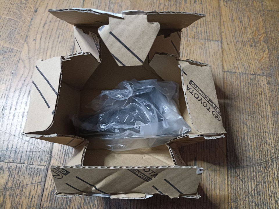 Коробочка кстати забавная — раскрывается как тюльпан — Toyota 4Runner (2G)