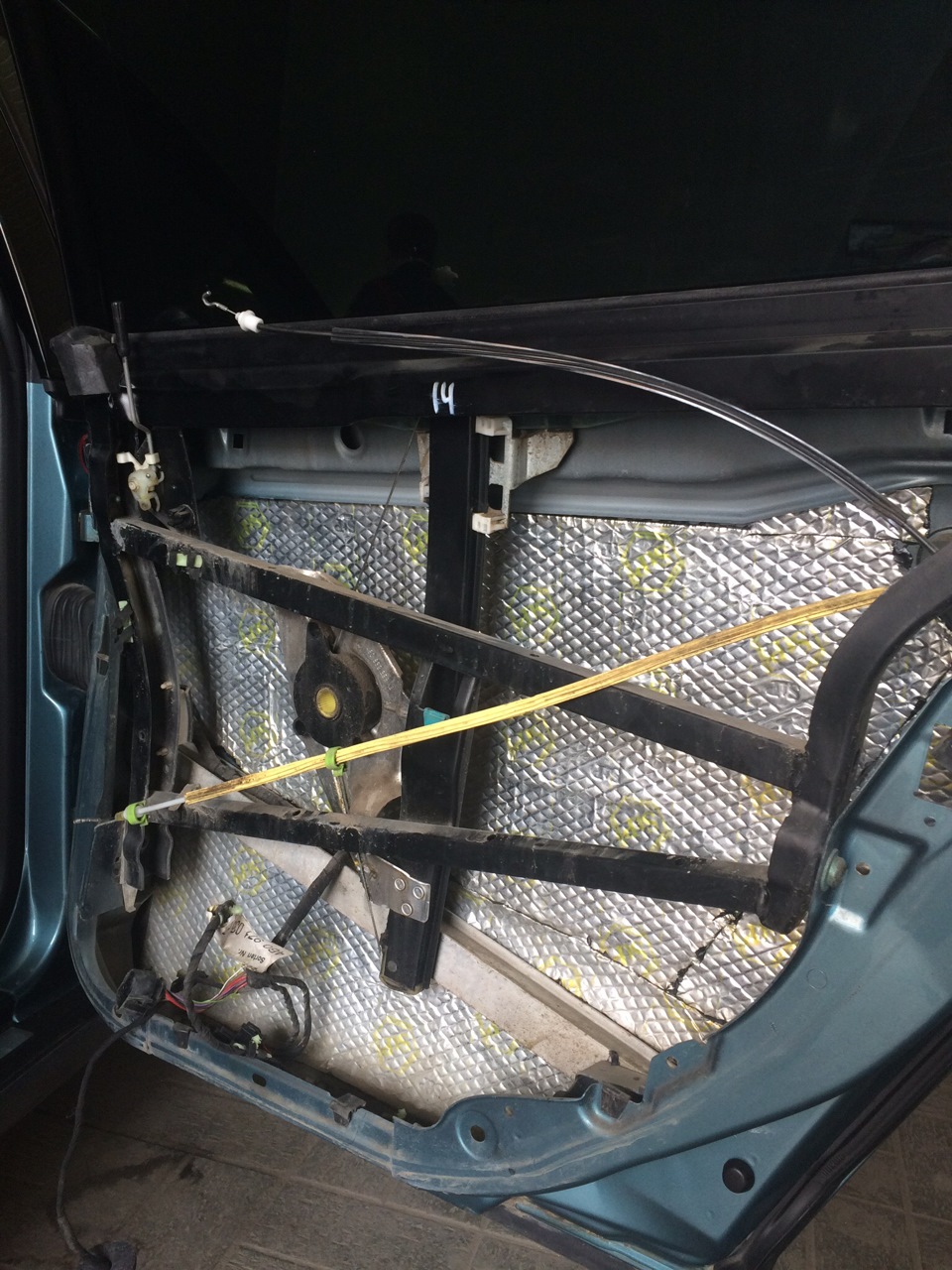 И все-таки \"замена стеклоподъемника\" — Audi A6 (C5), 1,8 л, 1997 года ...