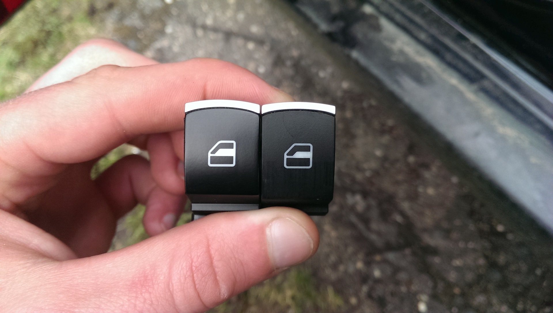 Замена кнопки стеклоподъемника — Volkswagen Golf Variant (Mk6), 1,6 л ...