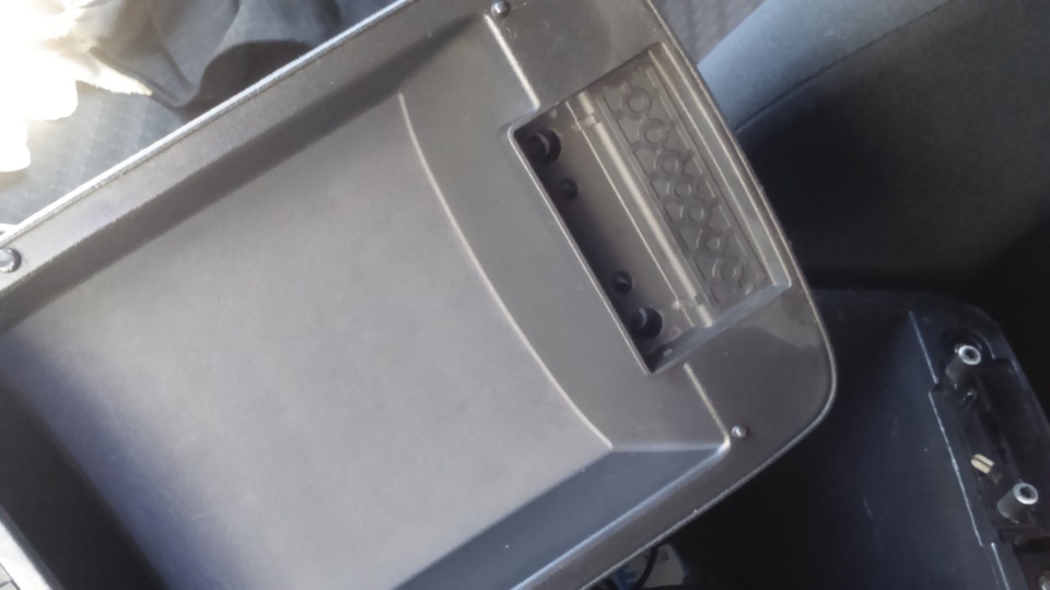 Ремонт подлокотника 2 — Toyota Corolla (140/150), 1,6 л, 2007 года ...