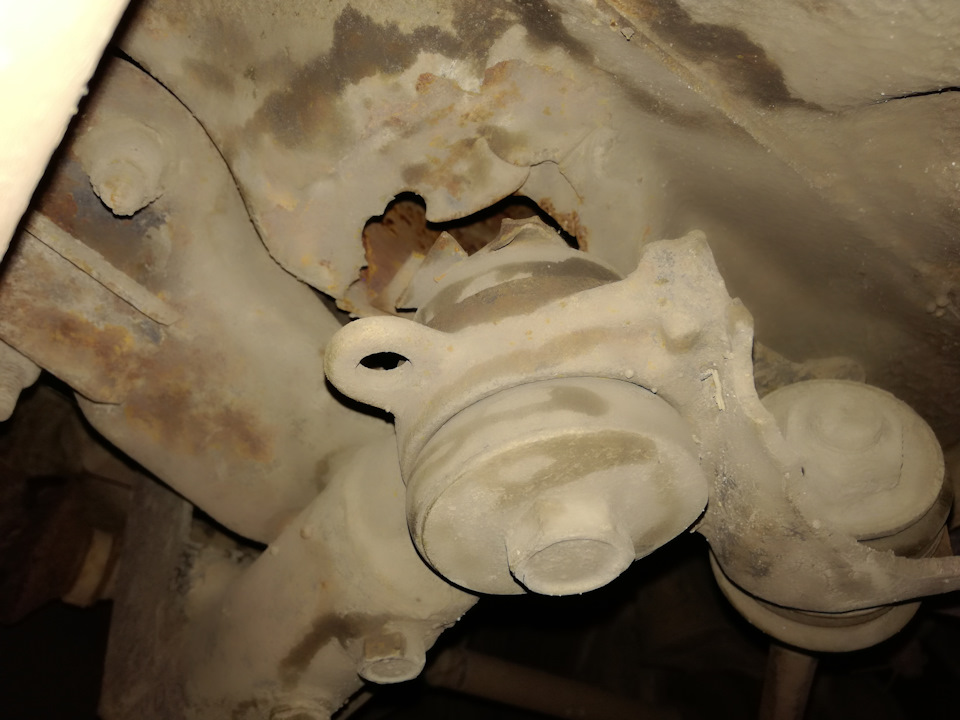 36. Вырвало крепление, мучение рулевой рейки и установка вкусняшек ...