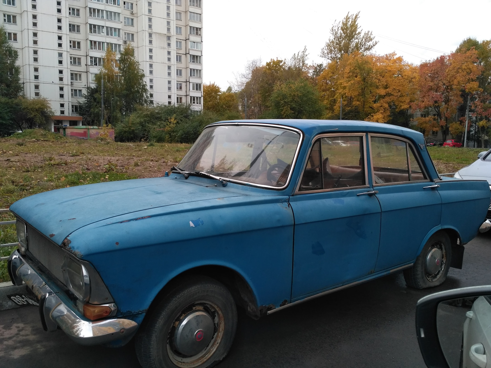 Азлк москва. Москвич 408 заброшенный. Заброшенный Москвич 2140. Московский Москвич. Заброшенные москвичи в Москве.