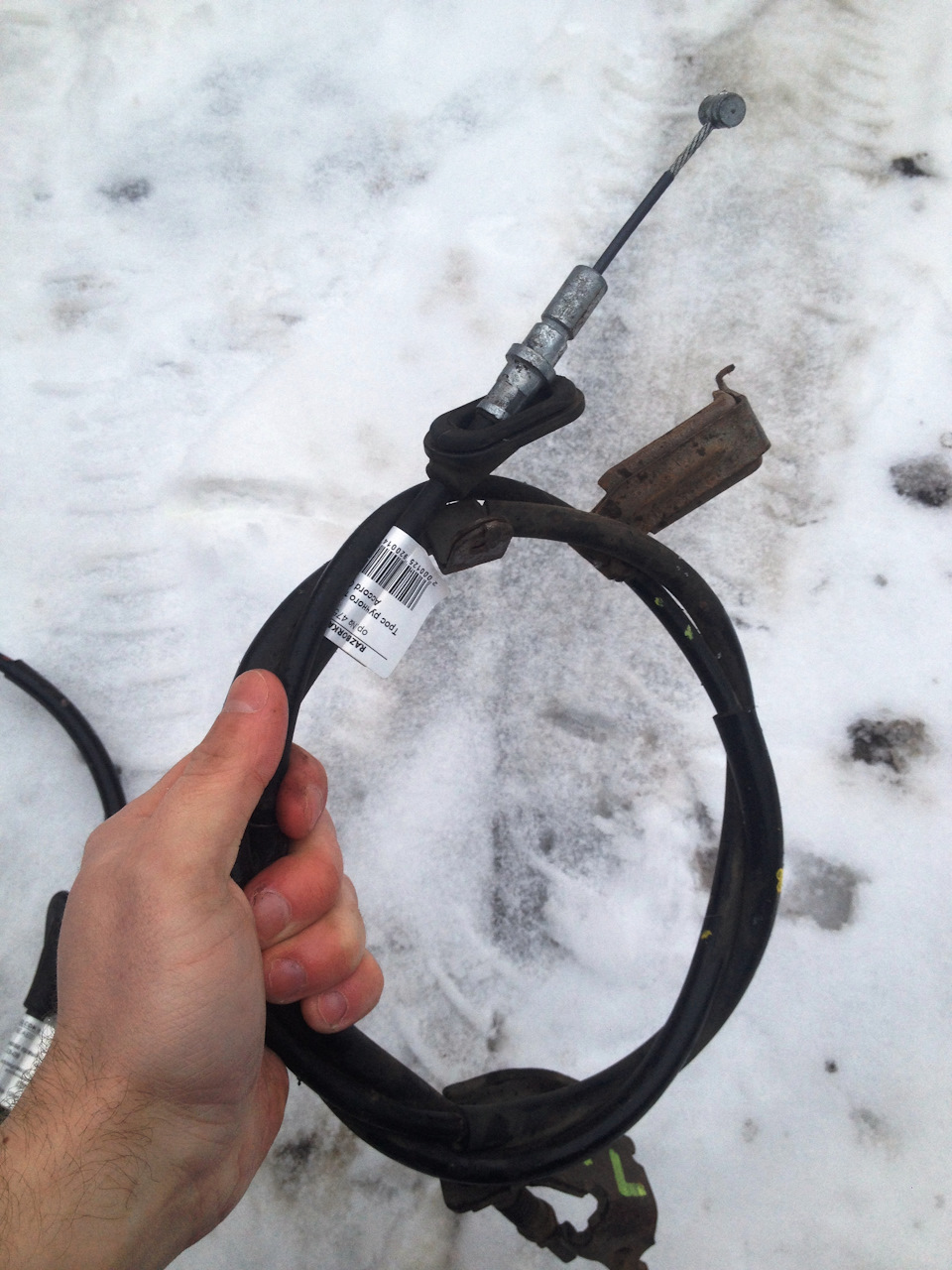 Трос стояночного тормоза левый HONDA 47560-SEA-E03 б.у. — Honda Accord (7G). Запчасти на фото: 47560SEAE03, 2000125