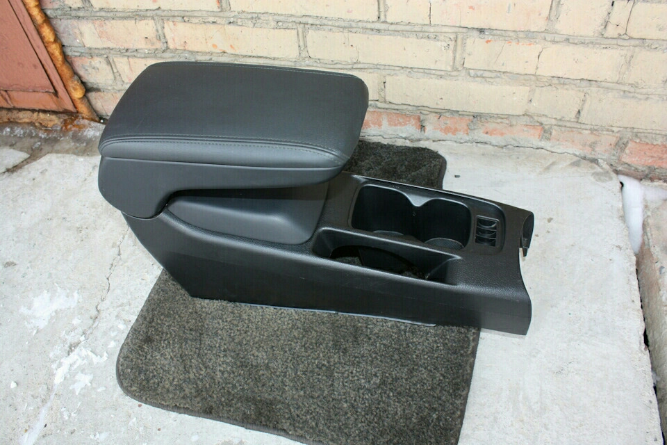 Подлокотник от Cedia - Mitsubishi Lancer IX, 2 л, 2004 года аксессуары DRIVE2