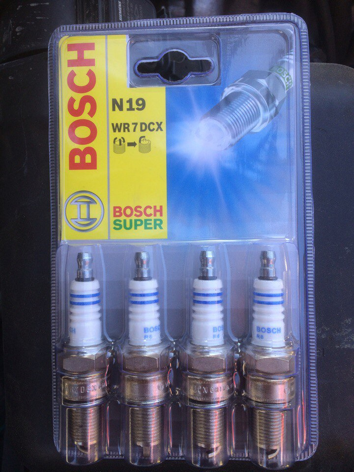 Свечи bosch super. Wr7dcx. Wr7dcx Bosch. Свеча зажигания Bosch super Plus wr7dcx.