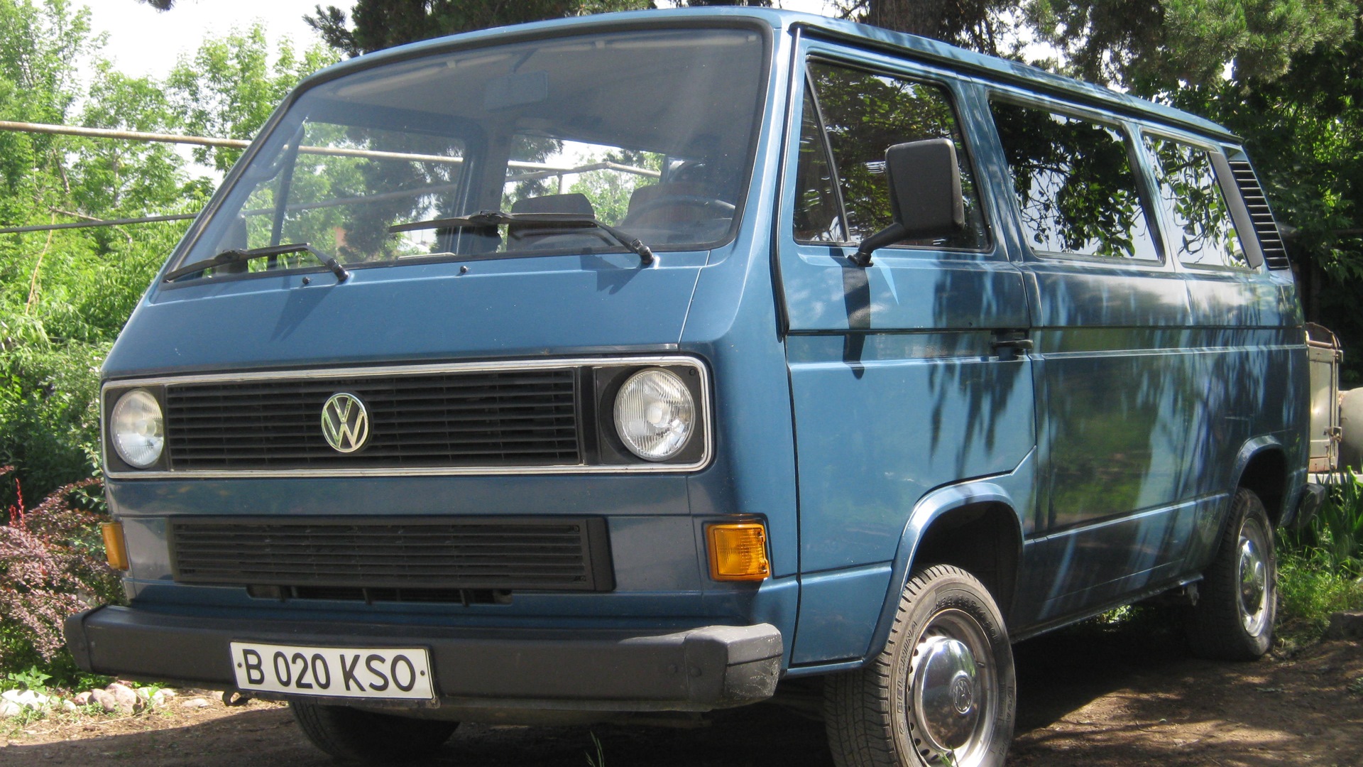 Где бусик. VW t3 Caravelle. Фольксваген Caravelle t3 1987. Volkswagen t3 1987. Фольксваген Каравелла т2.