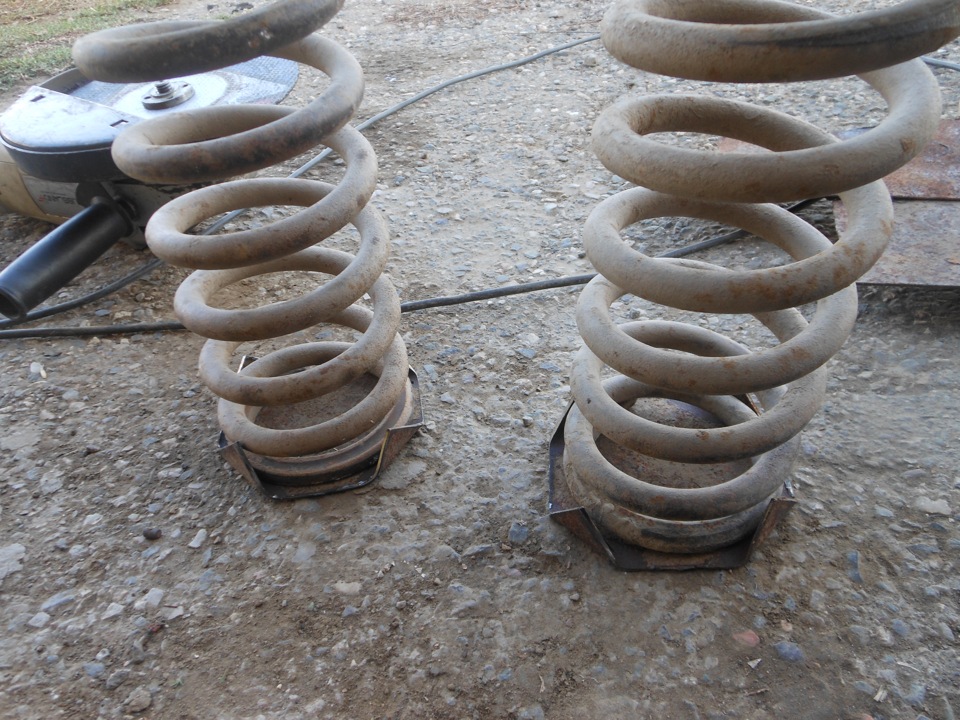 Стакан пружины. Стакан задней пружины нива шевроле. Стакан пружины. Мерседес 190 задние пружины. Стакан пружины 21111.