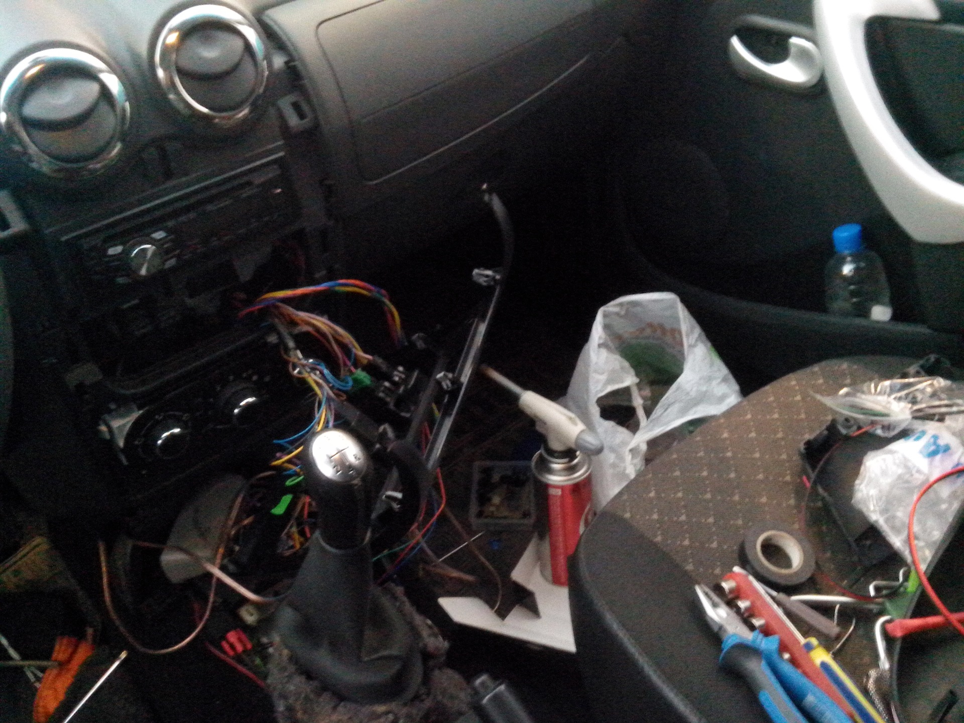 Установка доводчика стекол Pandora DWM-210 — Renault Sandero Stepway ...