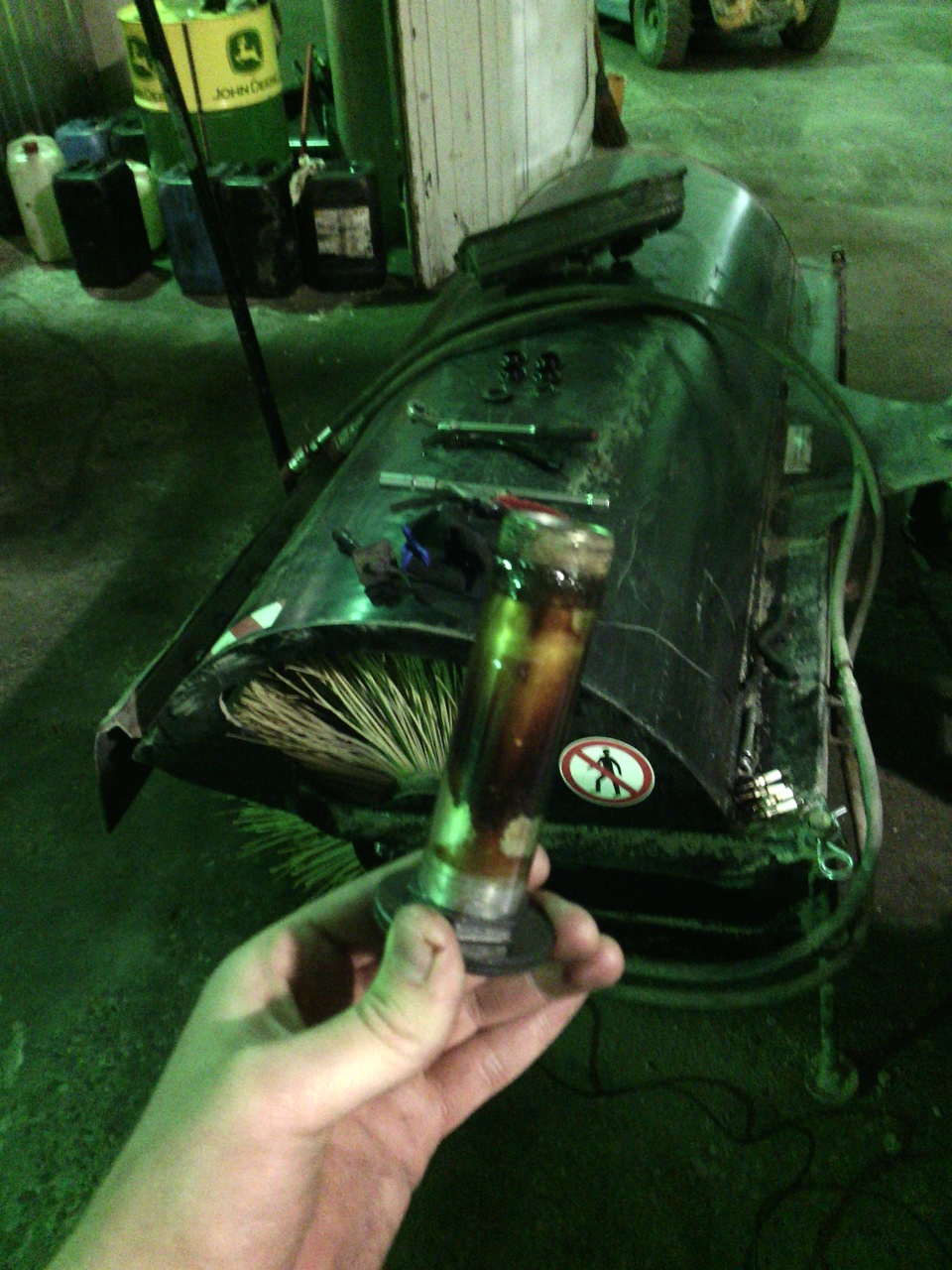 Устранение течи масла сквозь свечные колодцы — Toyota Caldina (210), 2 ...