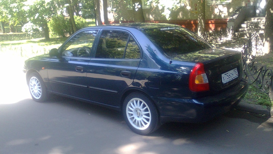 Хендай акцент 2006. Hyundai Accent тотал синий. Синий акцент 5 ворд. Хендай акцент синий 2008 год с номерами 836 123rus.