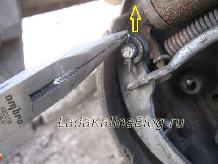 Как снять колодки на приоре небольшое то - Lada Калина хэтчбек, 1,6 л, 2007 года плановое ТО DRIVE2
