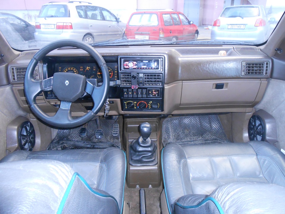 19 января 1998 г 55. Renault 19 Interior. Renault 19 салон. Рено 19 седан салон. Рено 19 1992 салон.