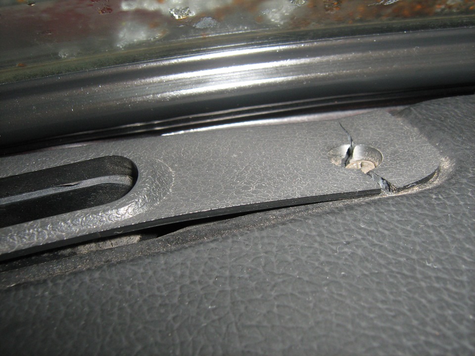 Немного пластика и самозатягивающиеся хомуты — LADA 2104, 1,3 л., 1988 ...