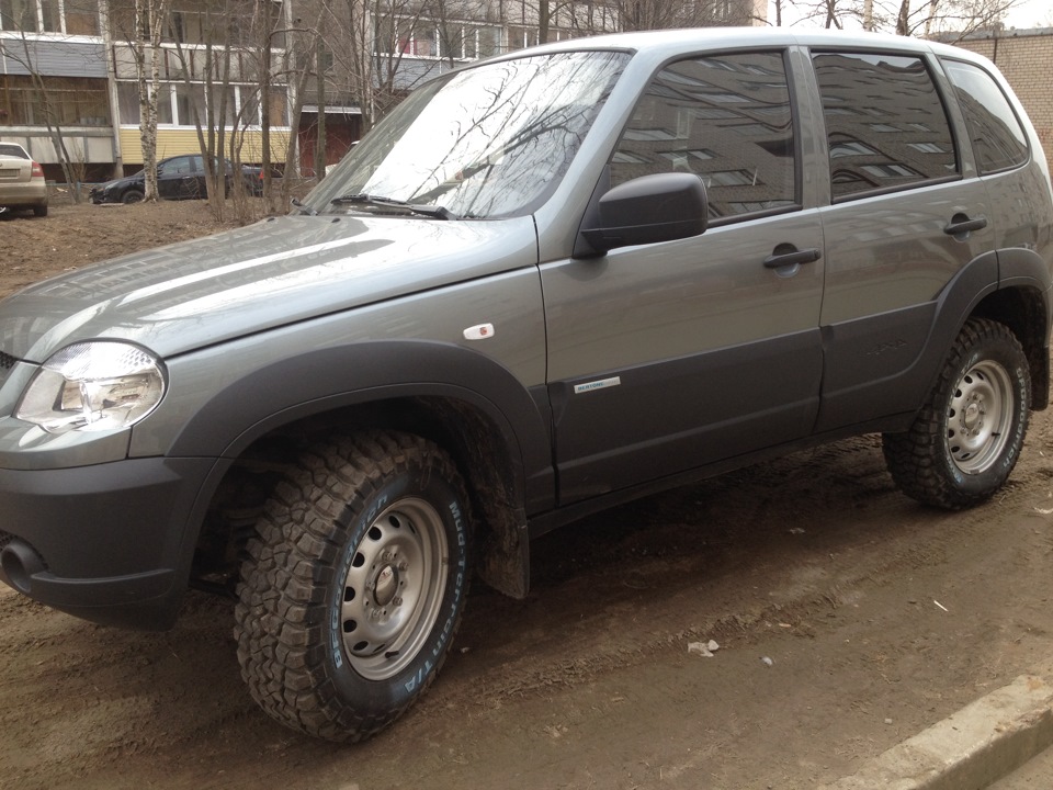 Лучшие шины на ниву шевроле. Chevrolet Niva 215 75 15. BFGOODRICH 215/75 r15 Нива Шевроле. 215 75 15 АТ Шевроле Нива. Chevrolet Niva 215/75r15.