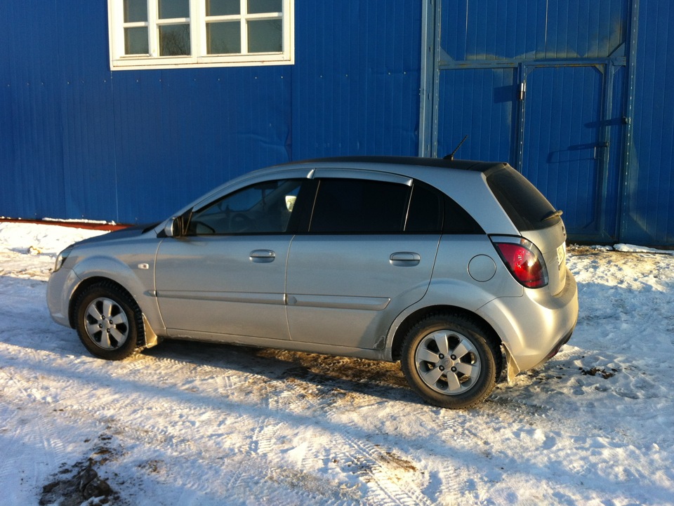 Kia Rio 2009 черная крыша