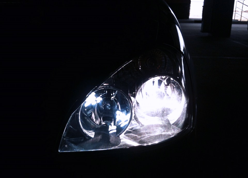 Koito Whitebeam ver. III 4200K — Lada Приора седан, 1,6 л, 2012 года ...