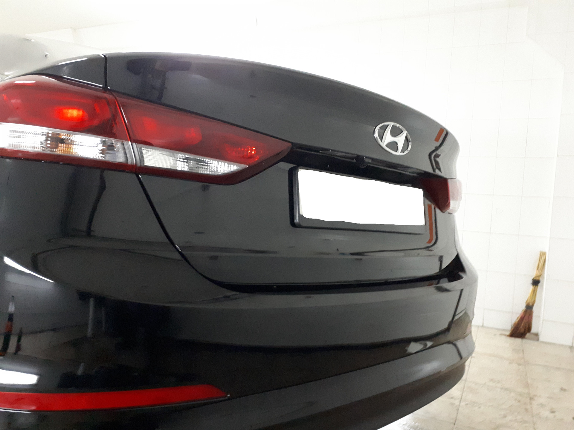 Как снять шильдик у элантры спереди машины Снял шильдики - Hyundai Elantra (6G), 2 л, 2017 года аксессуары DRIVE2