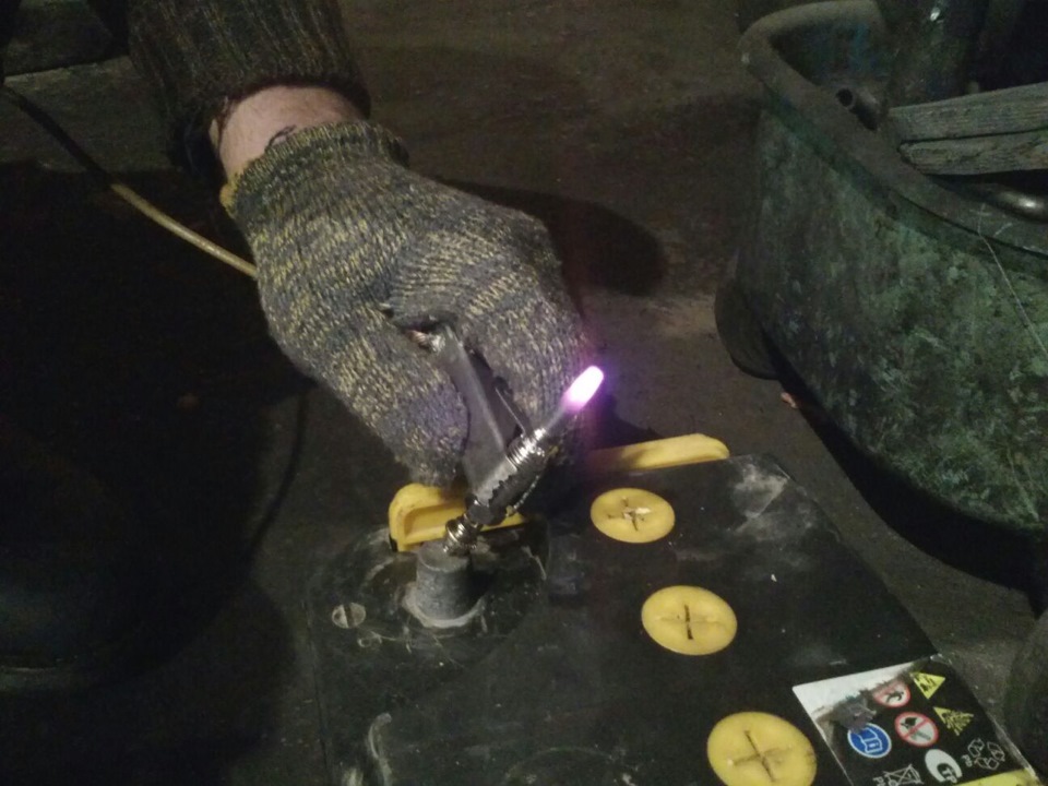 Сгорела свеча накала. — Mercedes-Benz E-class (W124), 3 л., 1987 года ...