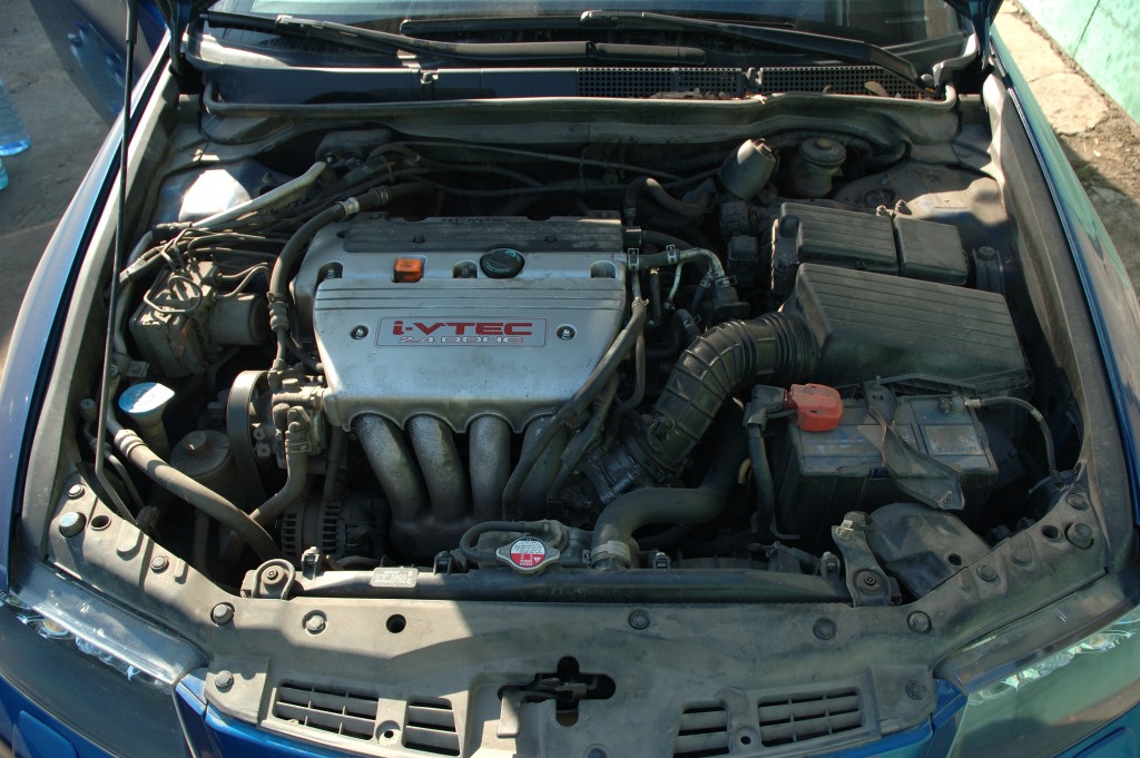 Подкапотное пространство хонда. Подкапотное пространство хонда. Honda accord 7 под капотом. Honda accord 8 2. Подкапотное пространство хонда цивик 1998.