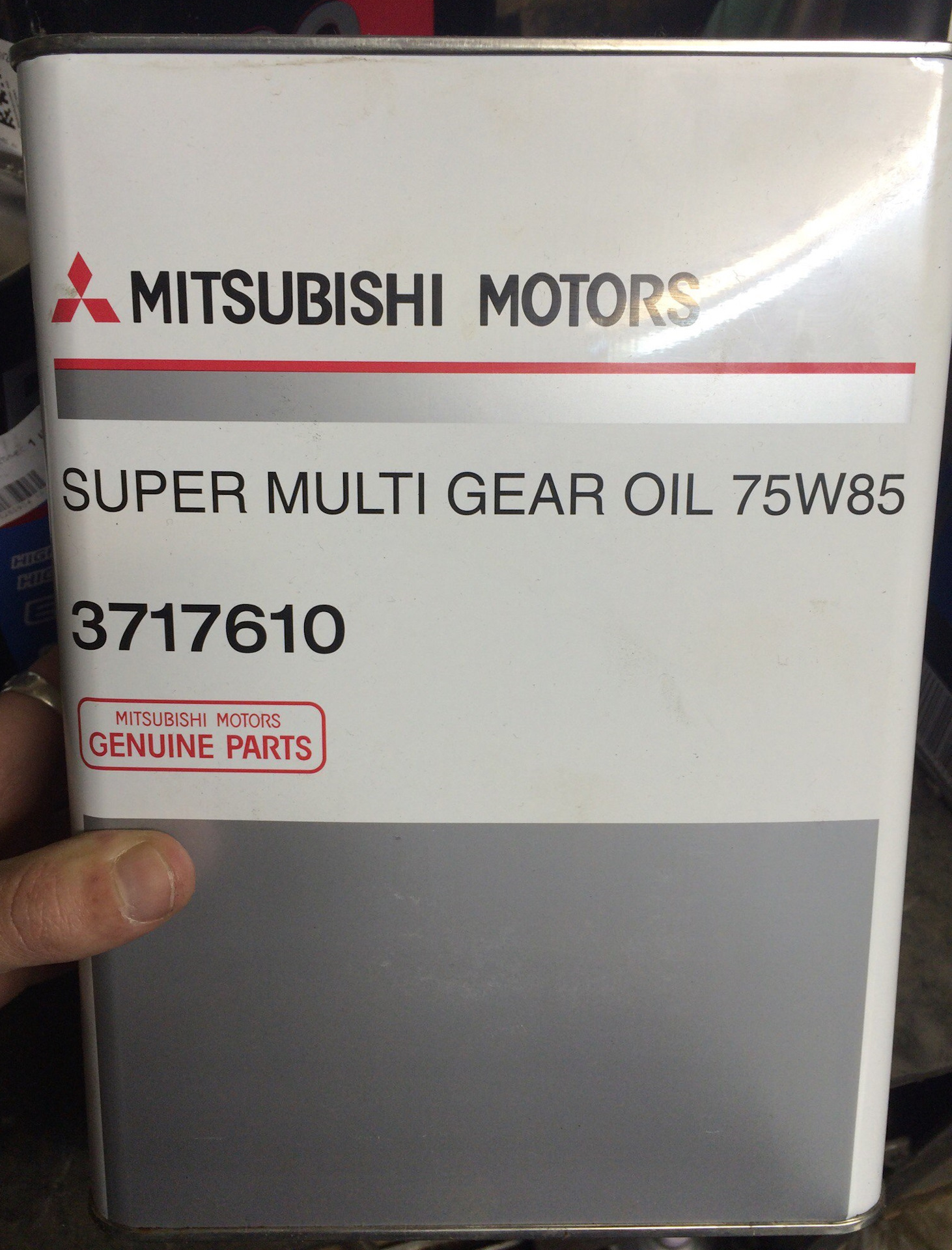 Mitsubishi motors genuine. Mitsubishi 3717610. Mitsubishi Genuine Multi Gear Oil gl-4 75w85. Масло трансмиссионное Mitsubishi 75w85. Масло Митсубиси 75w85 gl4.