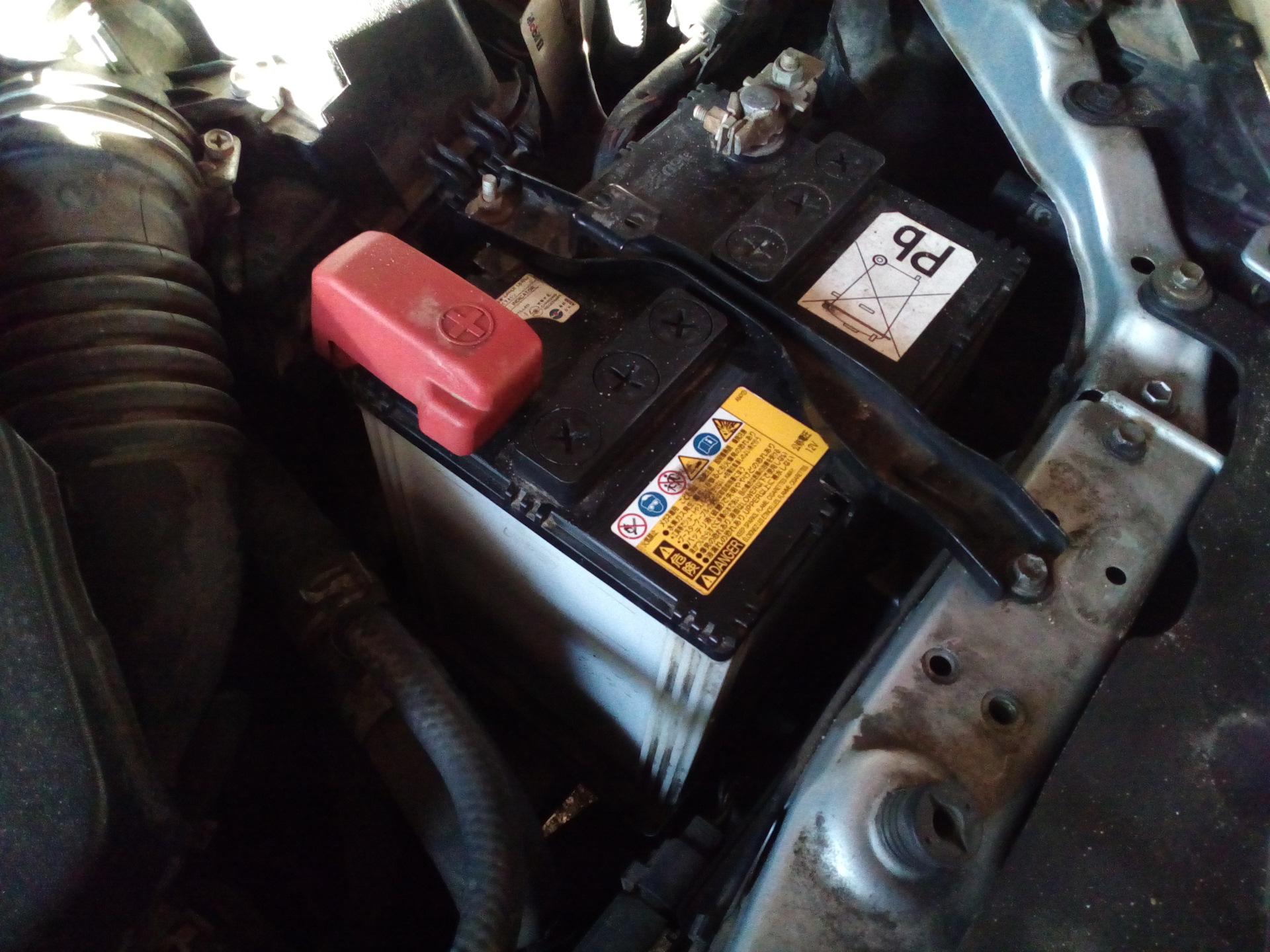 тойота аурис какой аккумулятор