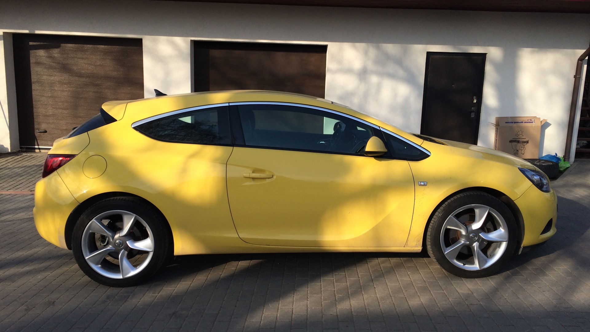 Opel astra gtc 1.4. Astra j GTC r19. Astra GTC r19. Диски на Опель Астра GTC 2012.