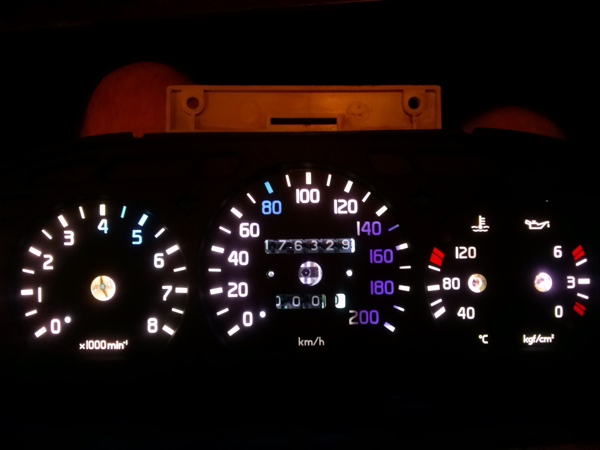 Лампочка заряда аккумулятора на панели приборов газ 3110. Диодные лампы газ 3110. Ангельские глазки газ 3110. Контрольные лампы газ 3110. Лампочка уровня тормозной жидкости газель.