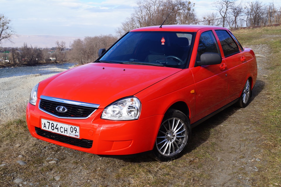 Lada Priora Red