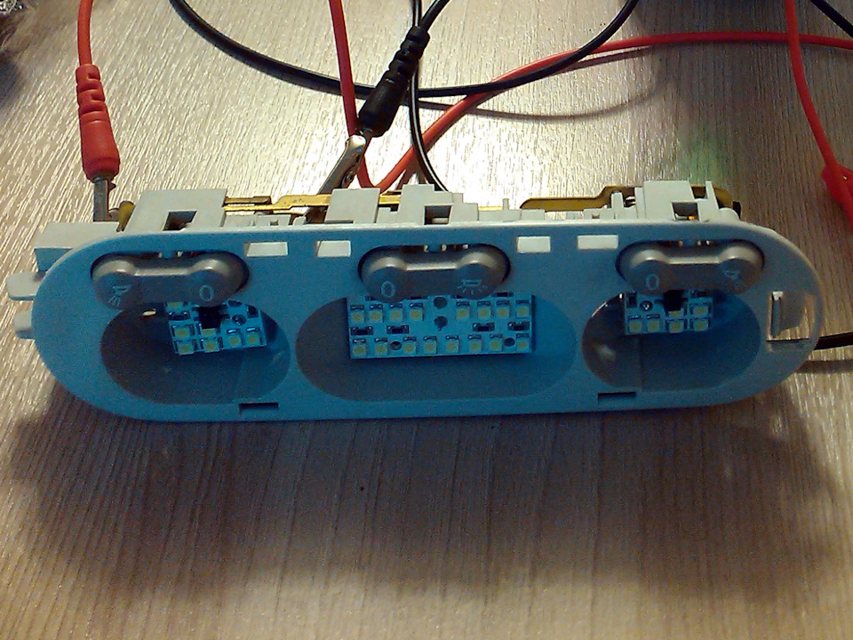Как подключить видеорегистратор к плафону освещения рено дастер