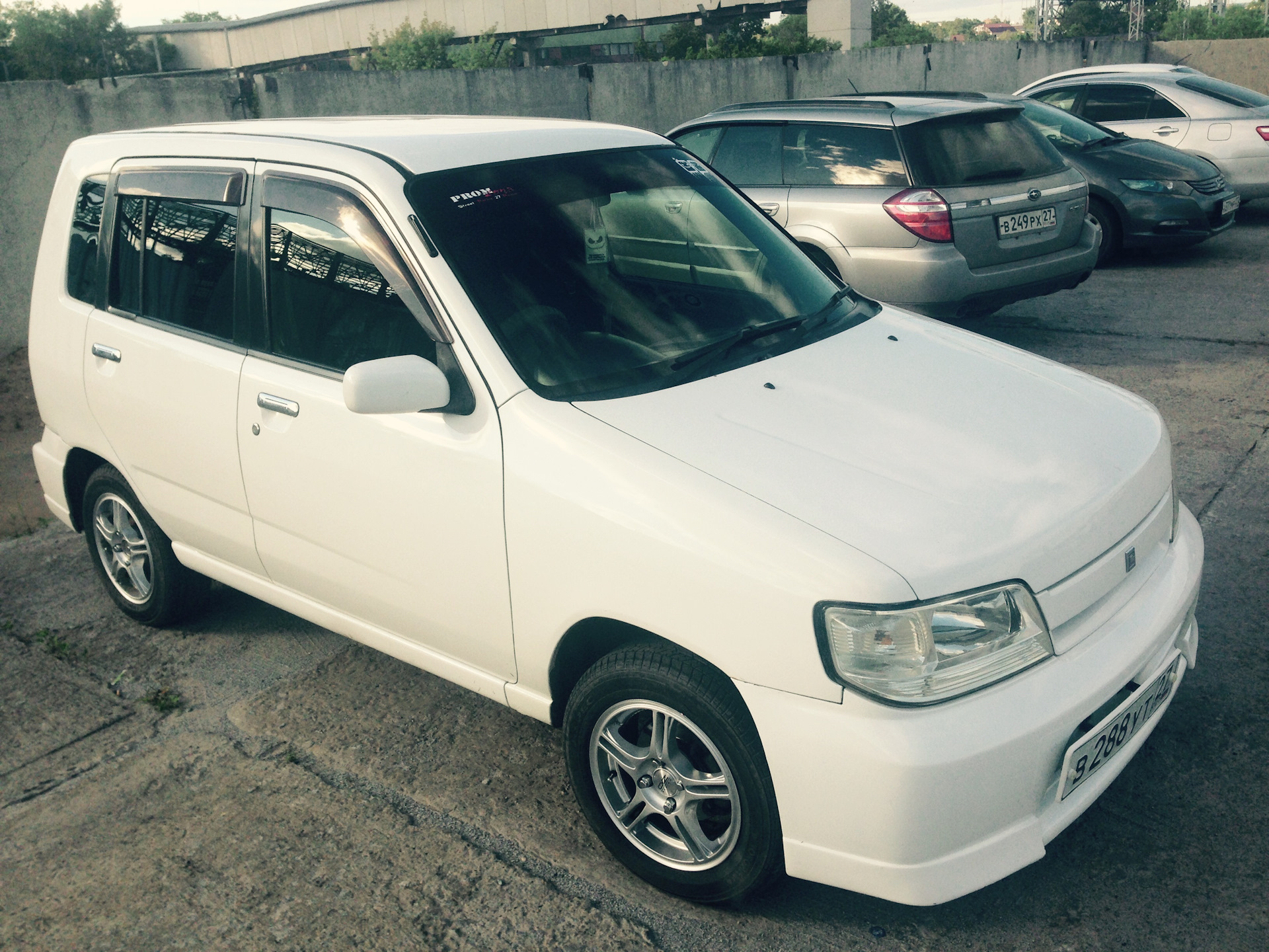 nissan cube 2000