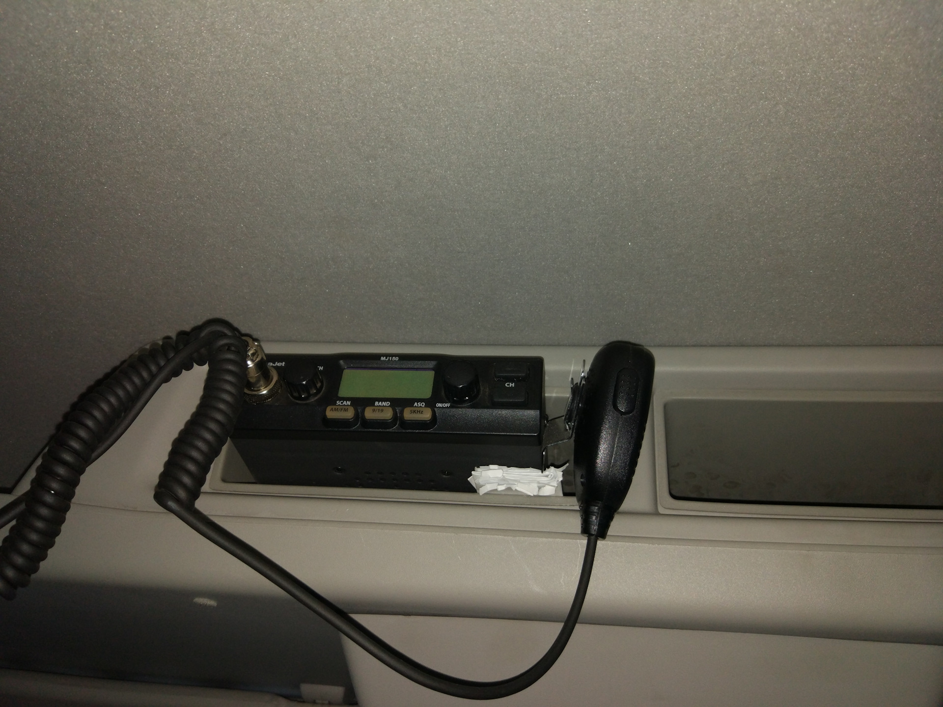 радиостанция установить. радиостанция установить. крепление рации уаз патриот. рация в мицубиси паджеро 3. рация в уаз патриот.