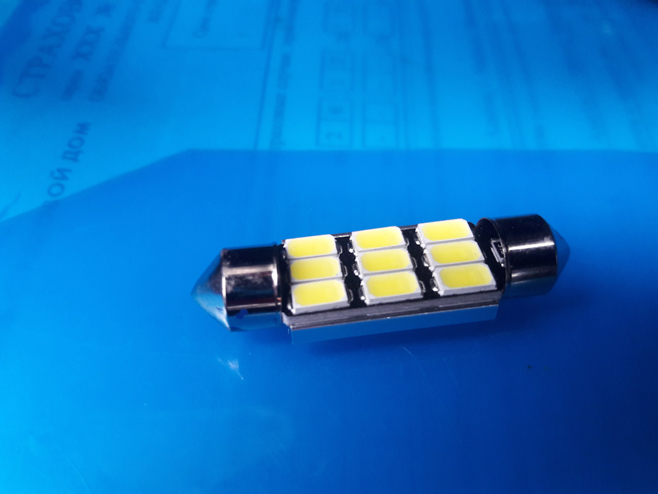 Замена лампочек обычных на диодные в плафоне освещения и бардочке ...