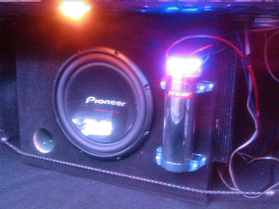 Долгожданный саб ) — Audi 80 (B4), 2 л, 1992 года | автозвук | DRIVE2