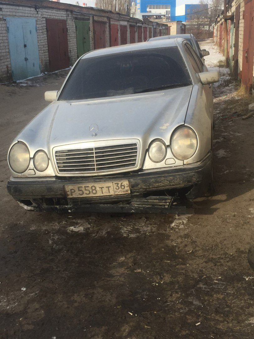 печаль( — Mercedes-Benz E-Class (W210)