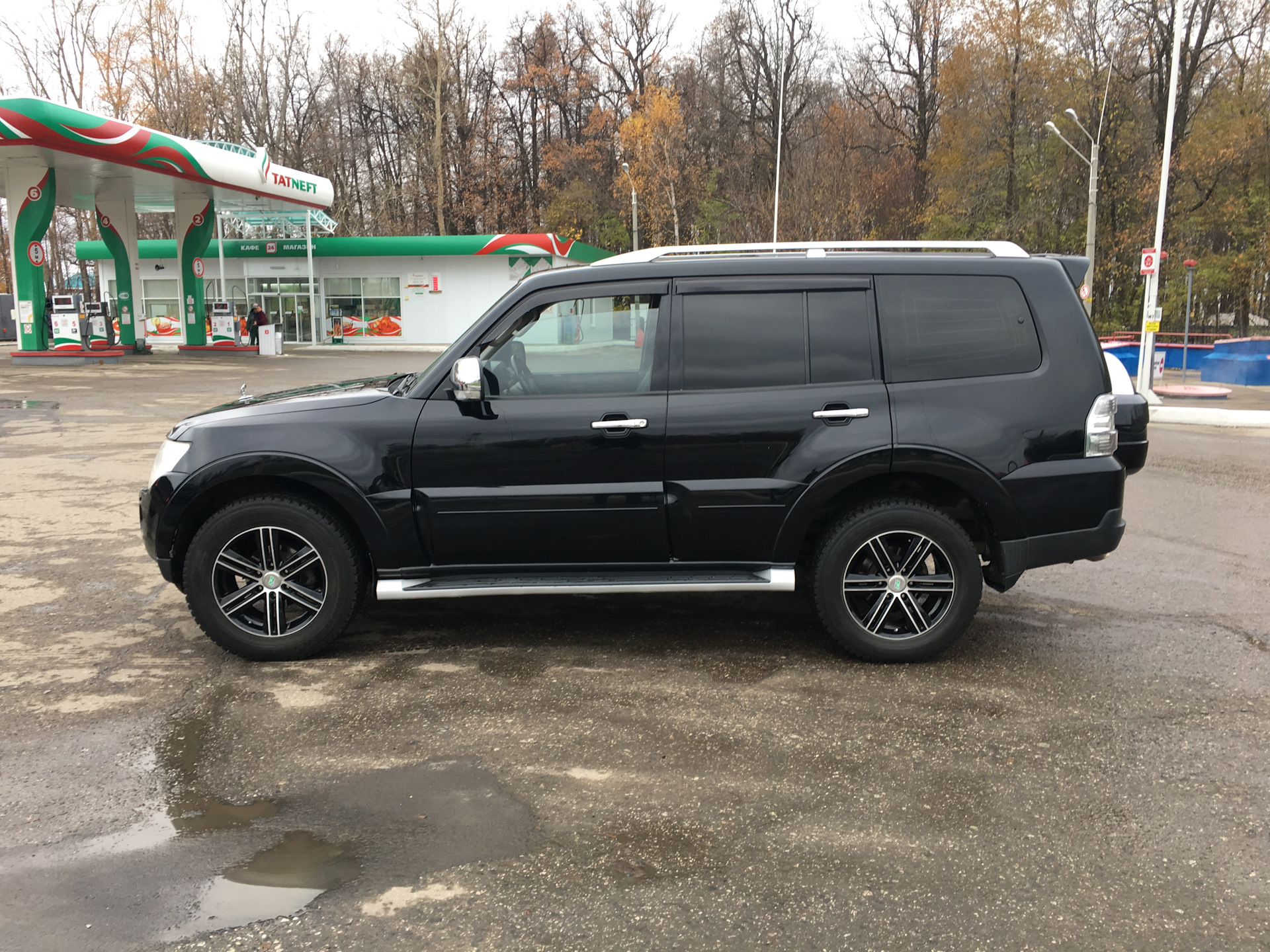 Диски паджеро. Mitsubishi Pajero 4 диски. Паджеро 4 r17. Паджеро 4 на р20. Колеса на Mitsubishi Pajero 4.