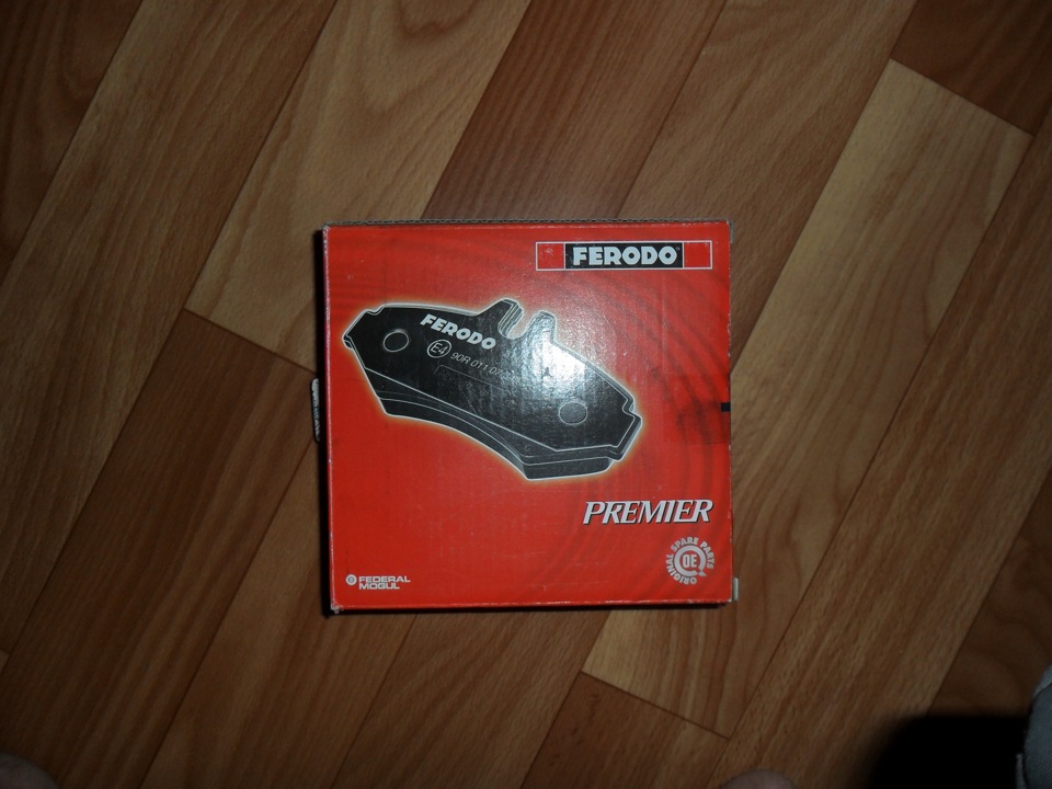 Замена передних тормозных накладок — Lada Гранта, 1,6 л, 2012 года ...