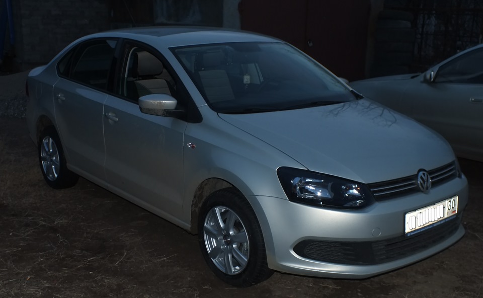 Volkswagen Polo белый металлик