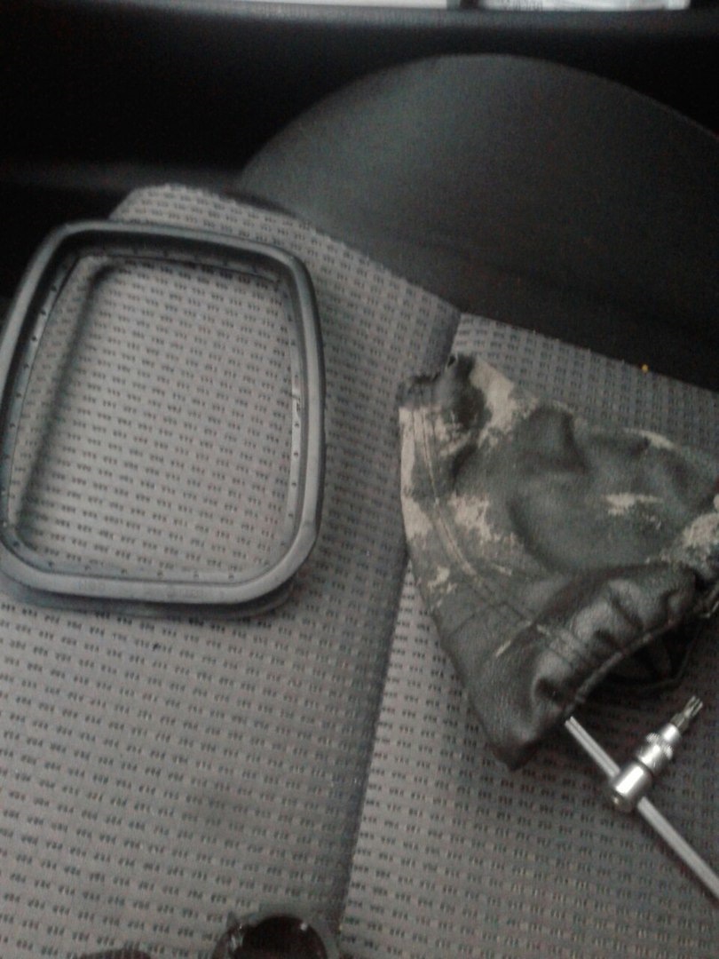 Ручка КПП — Volkswagen Golf Mk4, 1,6 л, 2001 года | аксессуары | DRIVE2