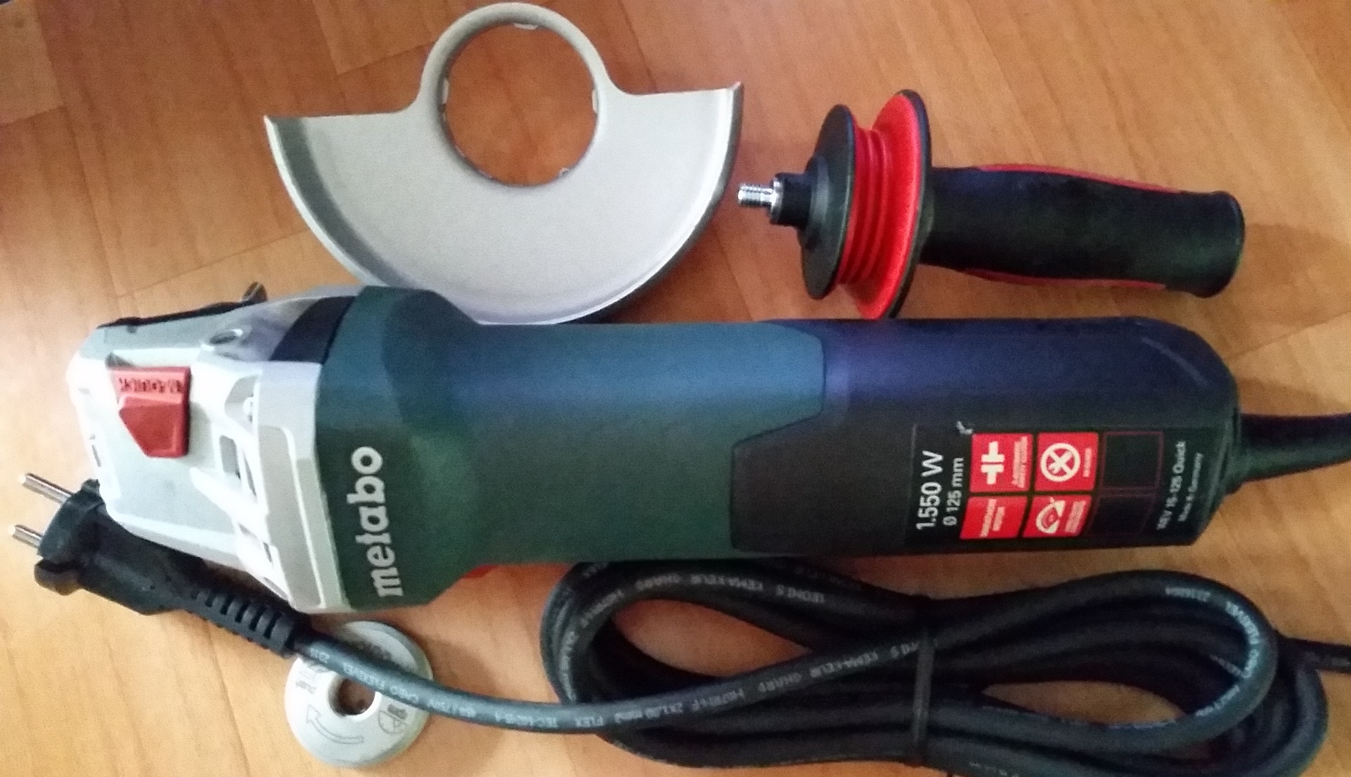 Bosch gws 26 230. Полированный болгарка. Болгарка полировочная маленькая. Самая маленькая болгарка. Болгарка для полировки автомобиля обороты.