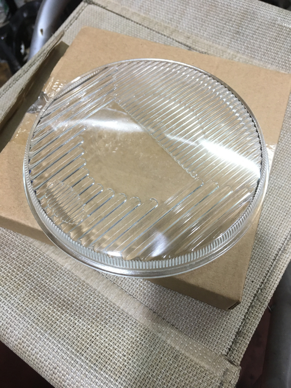 Переклеил стекло ближнего света — BMW 5 series (E34), 2 л., 1991 года ...