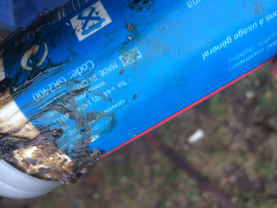 Прошприцевал шкворня и что-то вылезло из под рулевого маятника ...