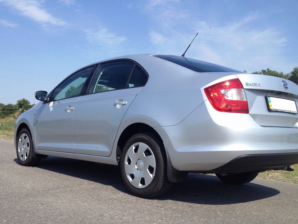 Почему нужно ставить брызговики? — Skoda Rapid (1G), 1,6 л, 2014 года ...