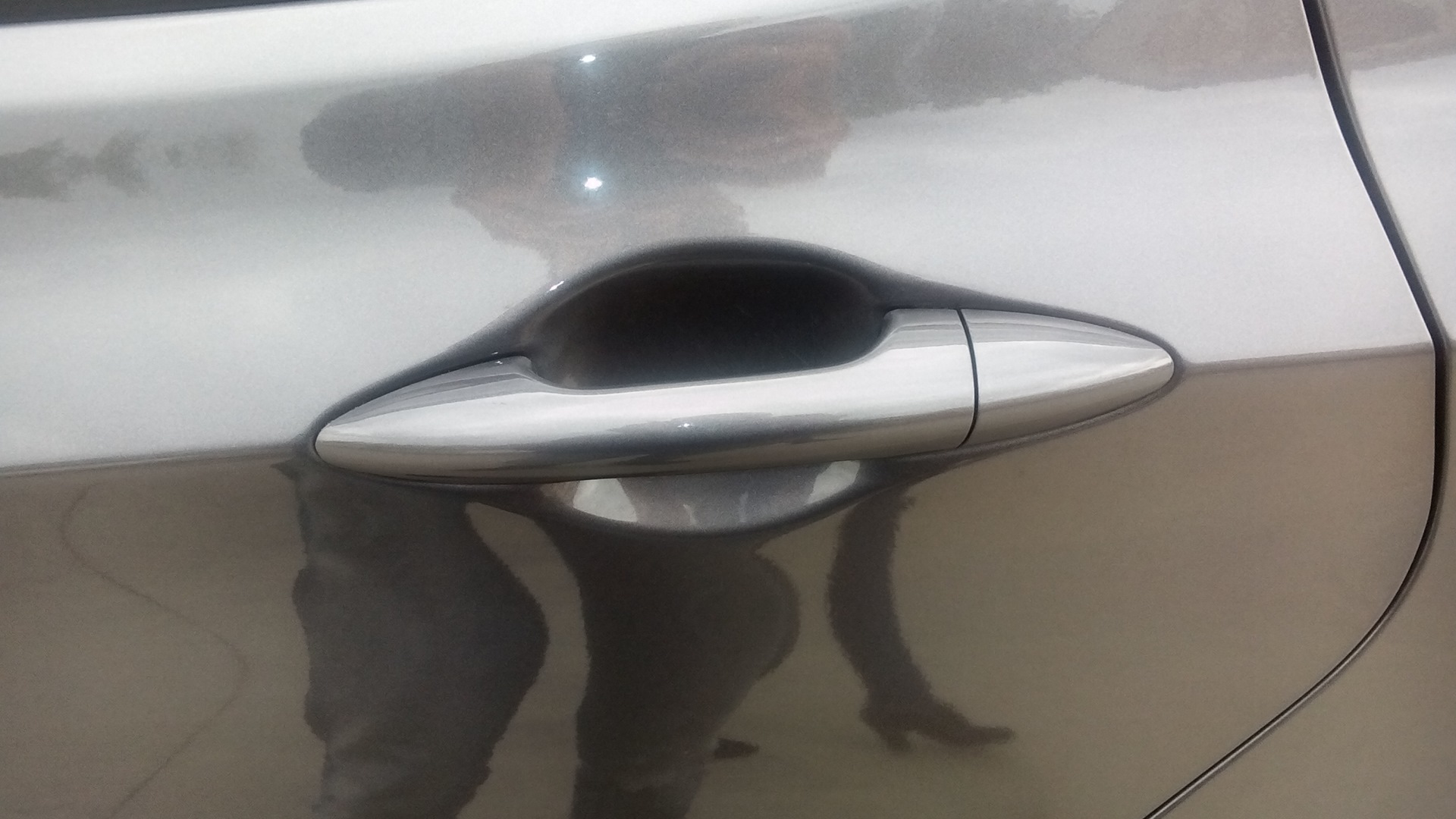 покрасил Ручки дверей и накладки Зеркал — Hyundai Solaris (1G), 1,6 л ...