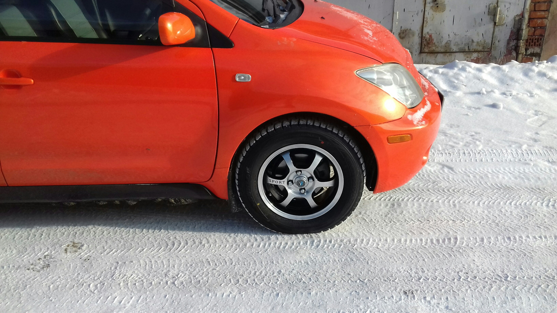 Ист шин лондон. Ист шины. Диски toyota ist 2. Ист шины. Шины на тойота витц 2002.