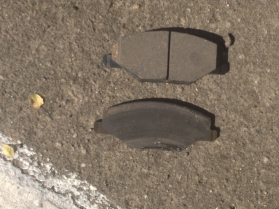 Замена колодок — Volkswagen Polo Sedan, 1,6 л, 2013 года | своими ...