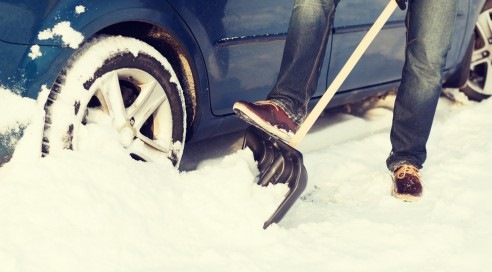 Верно чистим машину от снега и льда Верно чистим машину от снега и льда