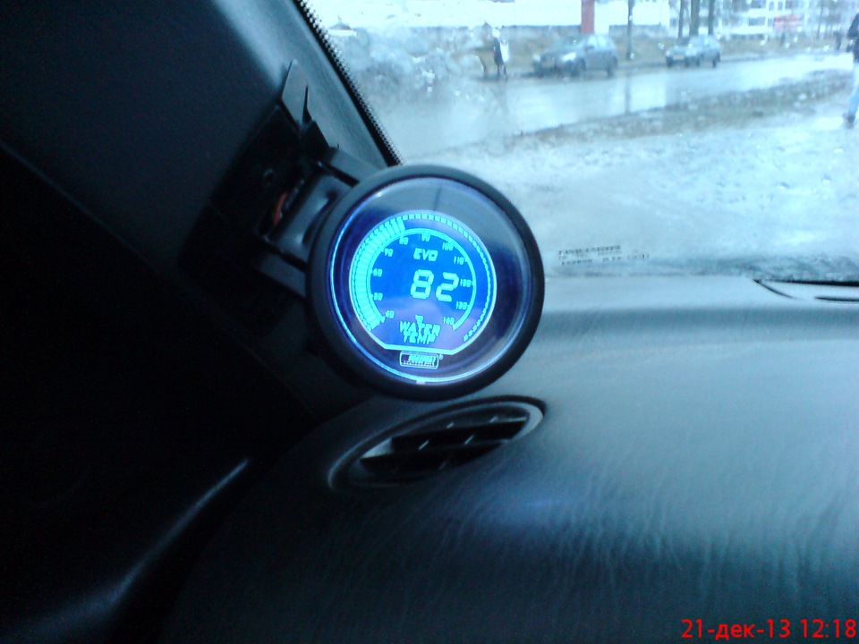 Вот так выглядит уже в машине, довольно симпатично, с родным креплением… — Toyota Carina E