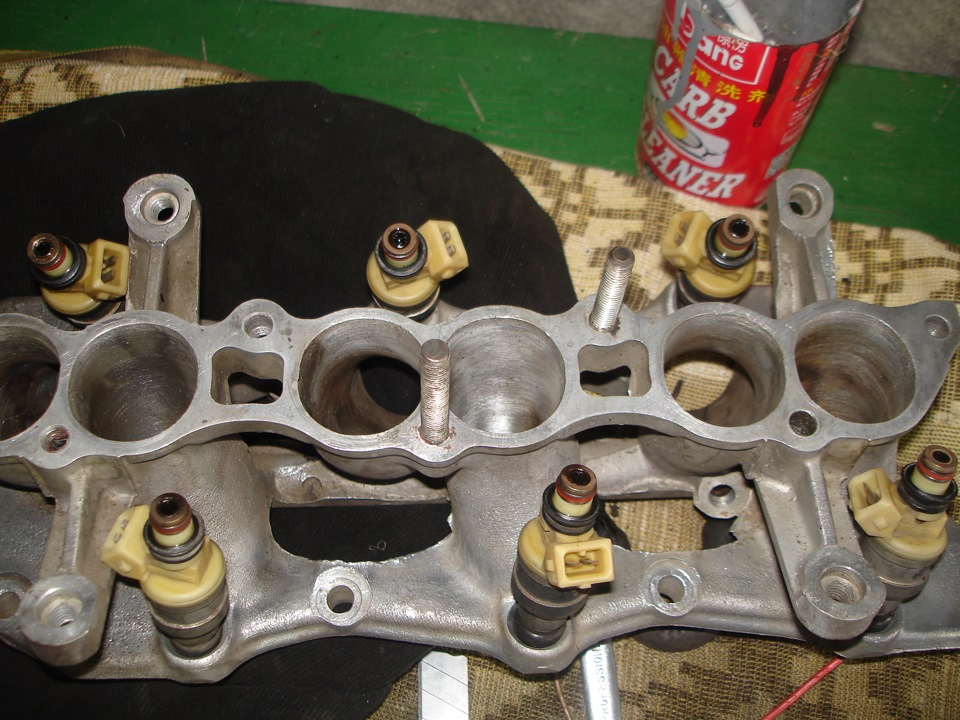 Замачивал на сутки, каждые пол часа подливал ацетон, испарялся гад, а на ночь налил моторного масла, на утро опять ацетон. — Mitsubishi Sigma