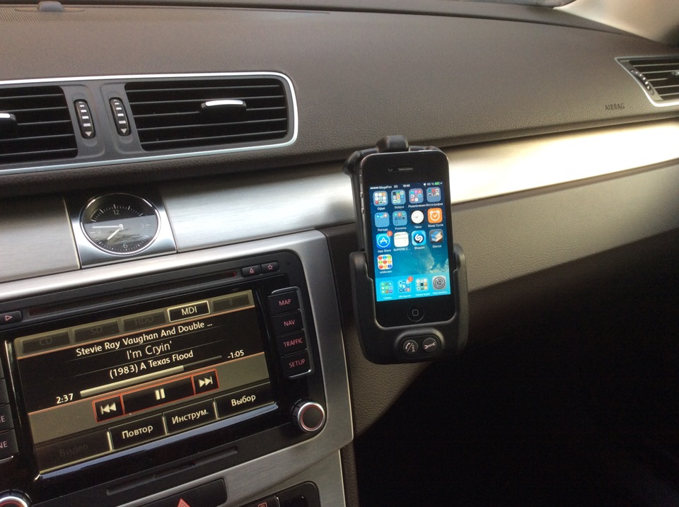 Оригинальный адаптер-держатель для iPhone 4/iPhone 4s — Volkswagen ...